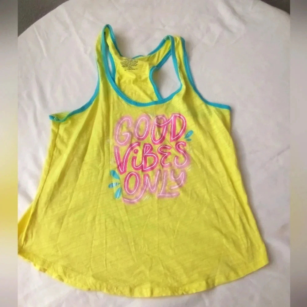 Tank top size small ( Bag G )